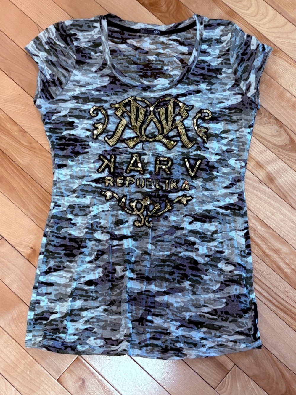 Karv Y2K Women's t-shirt Camo Sequins Size Medium Army Tee